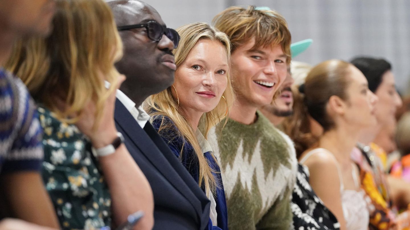 Kate Moss Tochter Lila gibt ihr Laufstegdebüt bei der London  