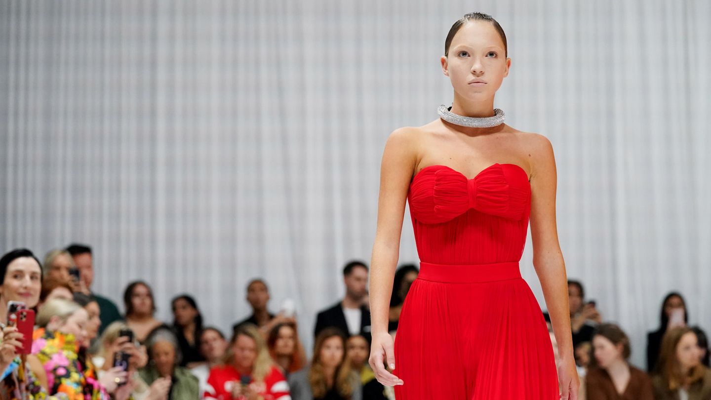 Kate Moss: Daughter Lila makes her catwalk debut at London Fashion Week