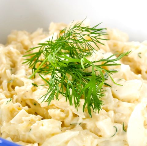 Käsesalat im Videorezept: Der perfekte Aufstrich für den Brunch.