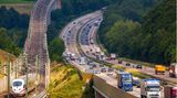ICE-Schnellstrecke Köln-Frankfurt neben der A 3 bei Neuwied