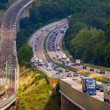 ICE-Schnellstrecke Köln-Frankfurt neben der A 3 bei Neuwied