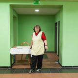 Toilettenfrau einer Raststätte