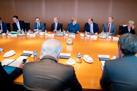 Das Bundeskabinett während einer Sitzung im Bundeskanzleramt