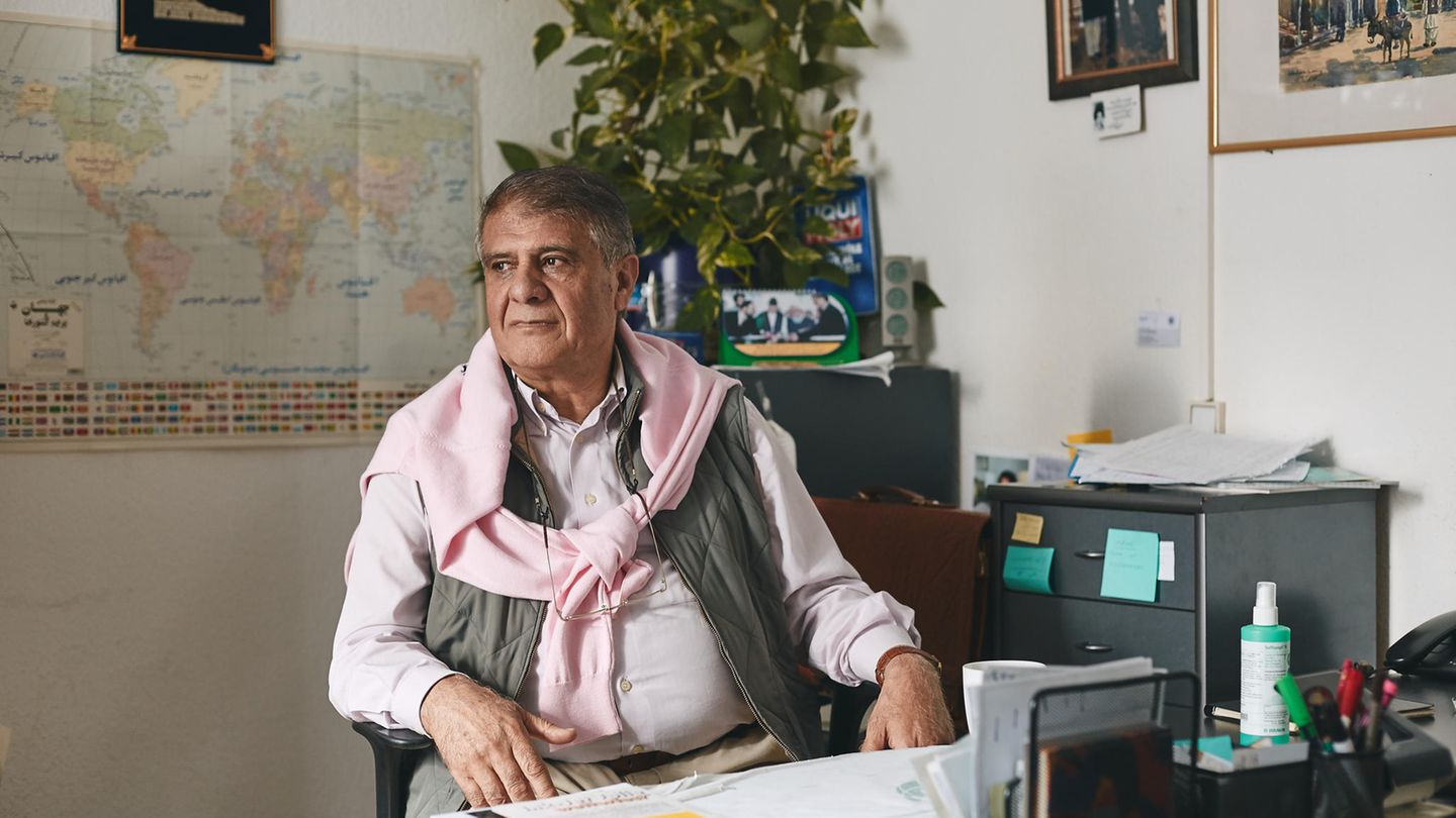 Zwischen Kabul und Deutschland Portrait von Nek Mohamad