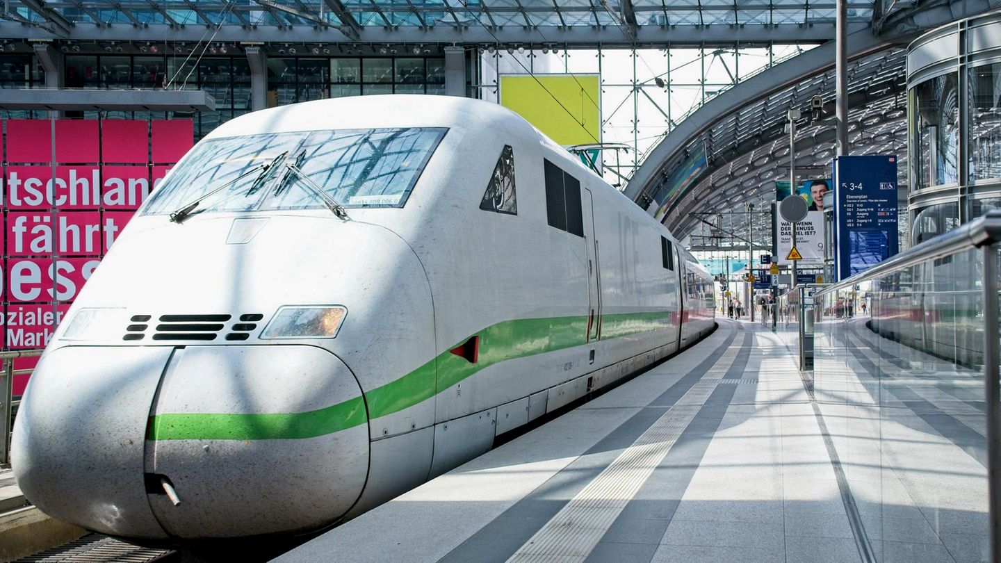 Ein ICE der Deutschen Bahn