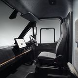 Der Arbeitsplatz des Fahrers unterscheidet sich kaum von denen anderer Kleintransporter