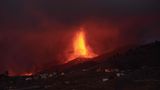 In der Nacht wirken die Eruptionen besonders bedrohlich