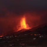 In der Nacht wirken die Eruptionen besonders bedrohlich