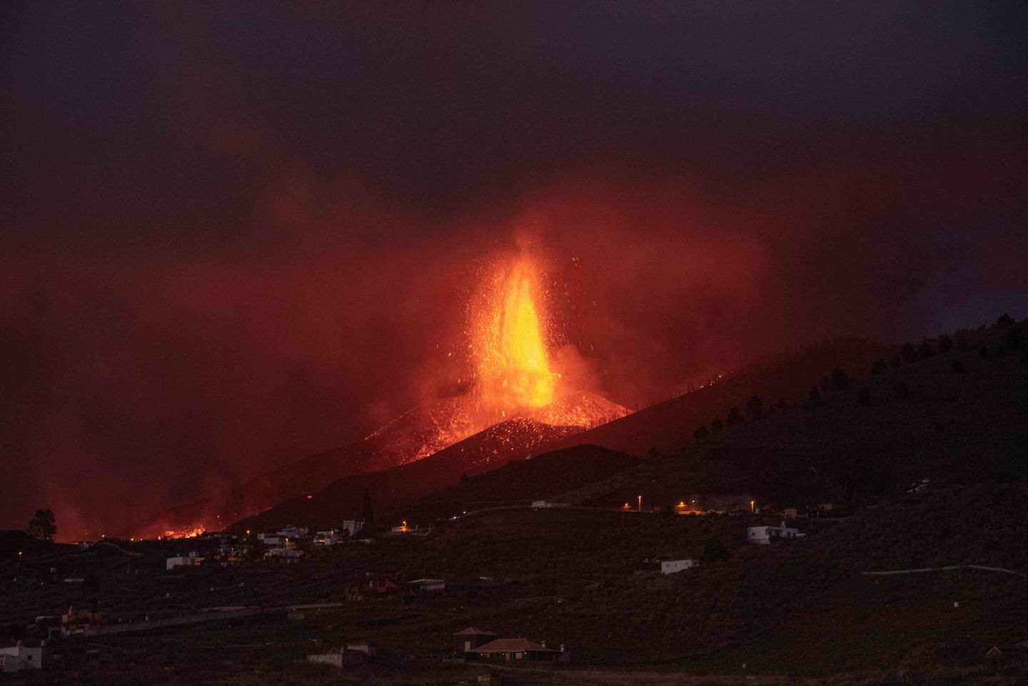 In der Nacht wirken die Eruptionen besonders bedrohlich