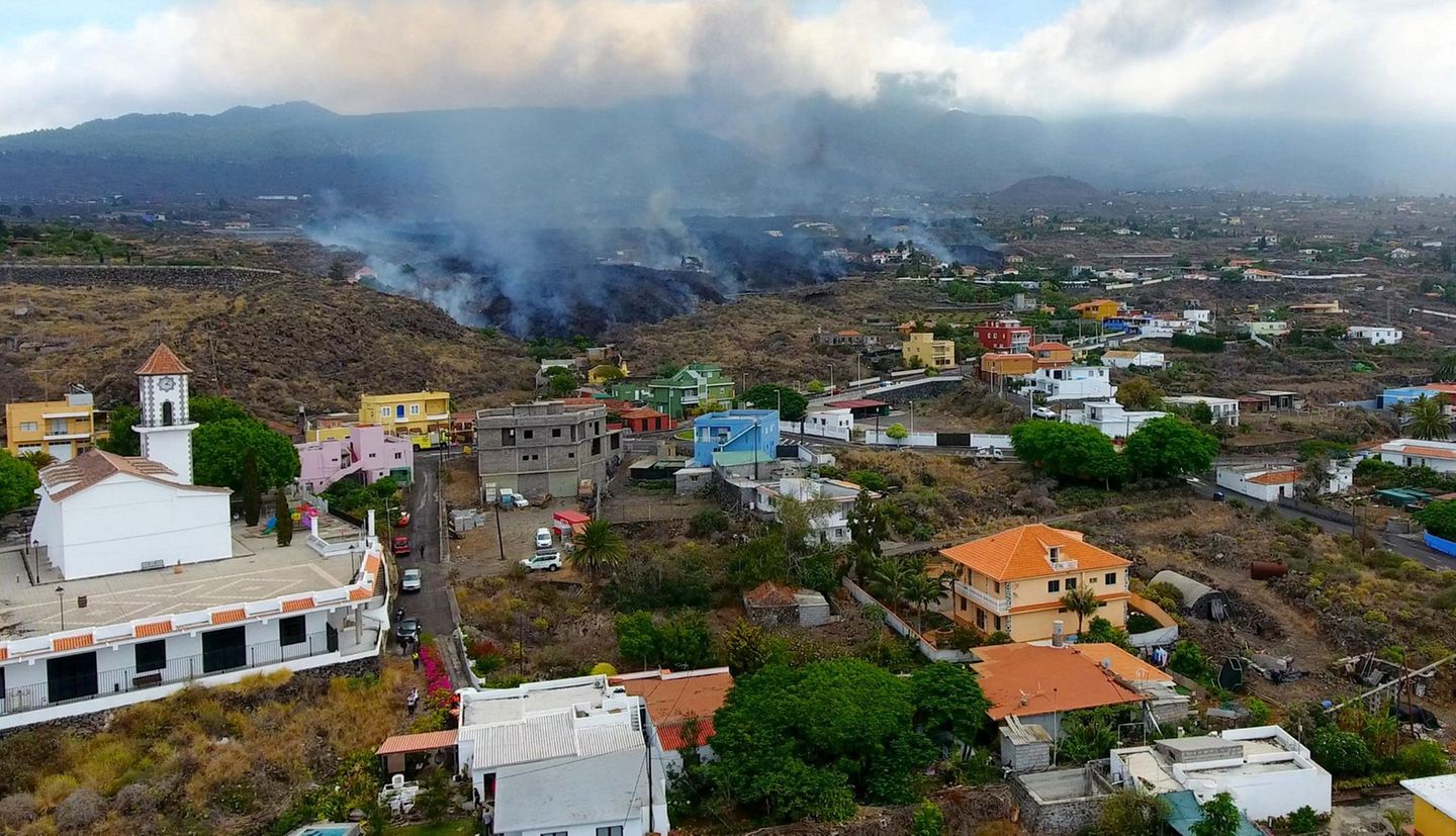 Die Lava bedroht Häuser in Los Llanos de Aridane