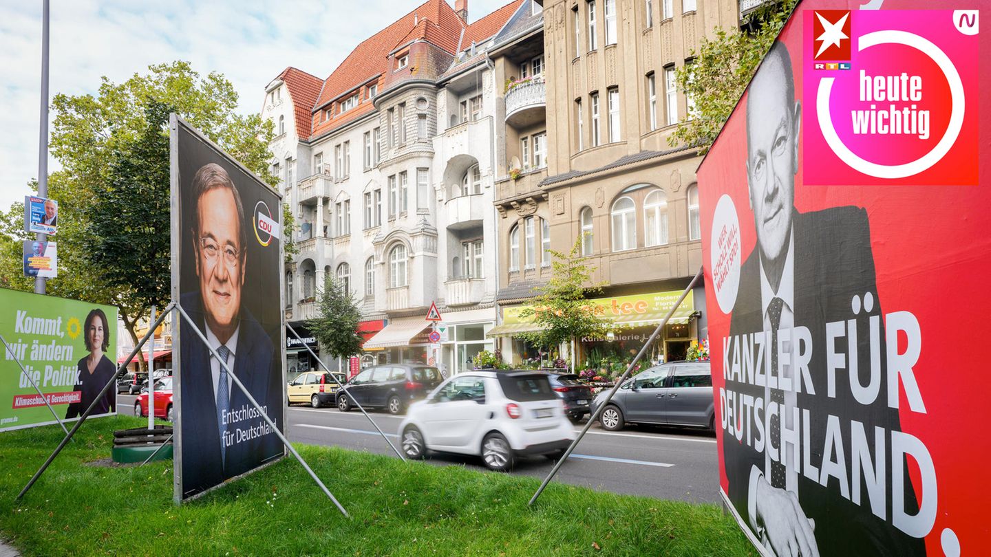 Wahlplakate an einer Straße von Annalena Baerbock, Armin Laschet und Olaf Scholz