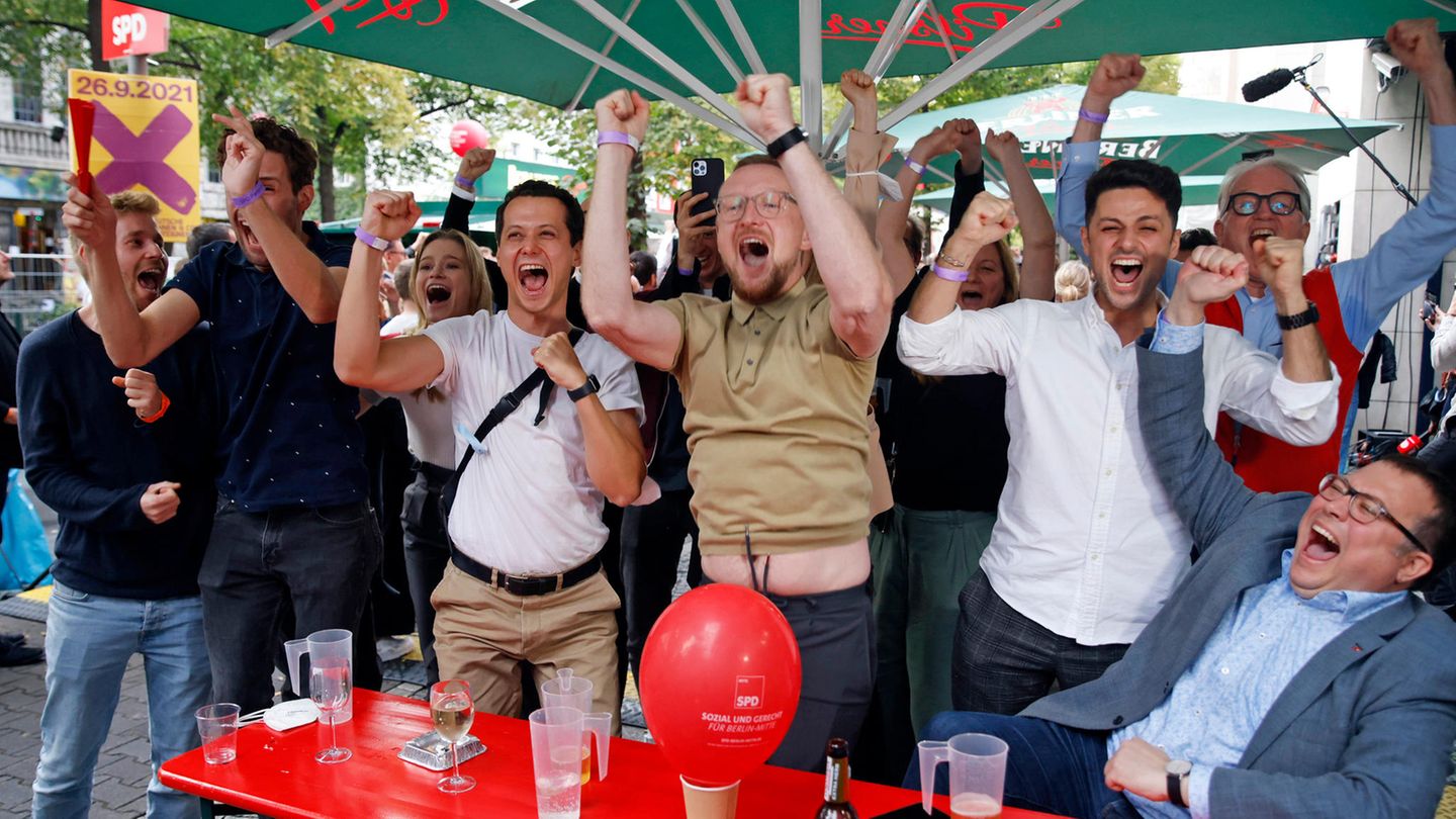 Bundestagswahl 2021: Die Besten Bilder Aus Den Wahllokalen | STERN.de