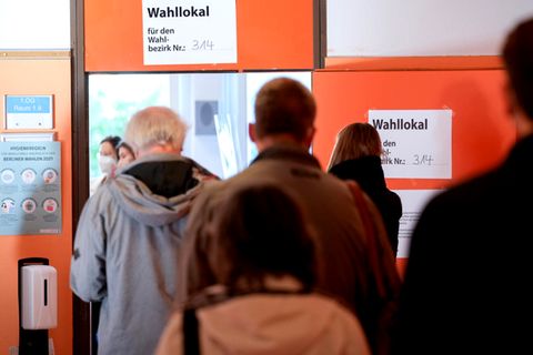 Berlin: Wähler fordern Neuwahlen in Berliner Wahlchaos Bezirken