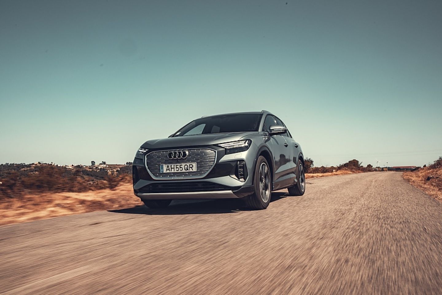 Vergleichstest Audi Q4 - Ford Mustang Mach-E