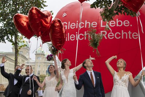 Schweizer stimmen per Volksentscheid für gleichgeschlechtliche Ehe