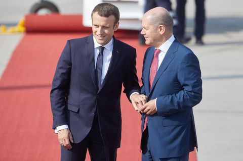 Frankreichs Präsident Macron und Olaf Scholz