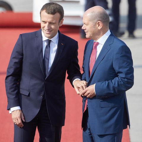 Frankreichs Präsident Macron und Olaf Scholz