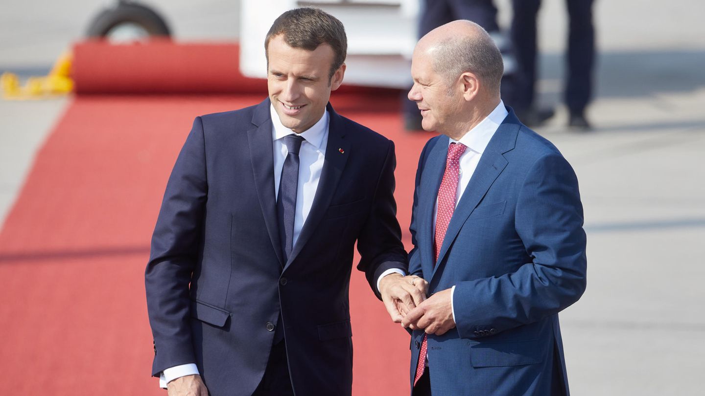 So schaut die Welt auf Deutschland: Frankreichs Präsident Macron und Olaf Scholz Frankreichs Präsident Macron und Olaf Scholz