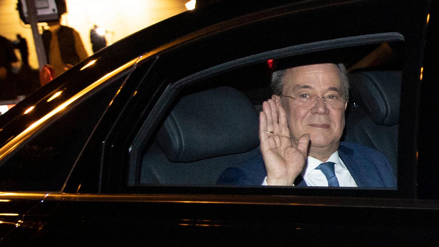 Armin Laschet auf dem Weg ins Adenauer-Haus: Fokus auf Machterhalt.