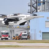 Bereits in der Luft und nicht nur als Entwurf auf dem Bildschirm: Auf dem Werksgelände in Donauwörth hebt das Flugtaxi CityAirbus ab