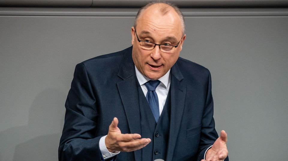 Der Verfassungsschutz in Sachsen hat den früheren Richter Jens Maier als rechtsextrem eingestuft