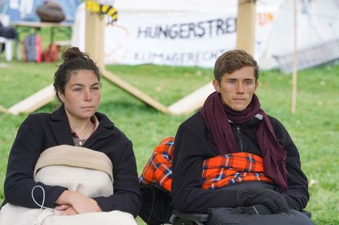 Klimaaktivisten Henning Jeschke und Lea Bonasera im Hungerstreik