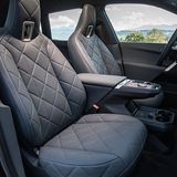 Die Vordersitze bieten wenig Seitenhalt