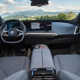 Das Curved Display besteht aus zwei 12,3 Zoll und 14,9 Zoll großen Monitoren