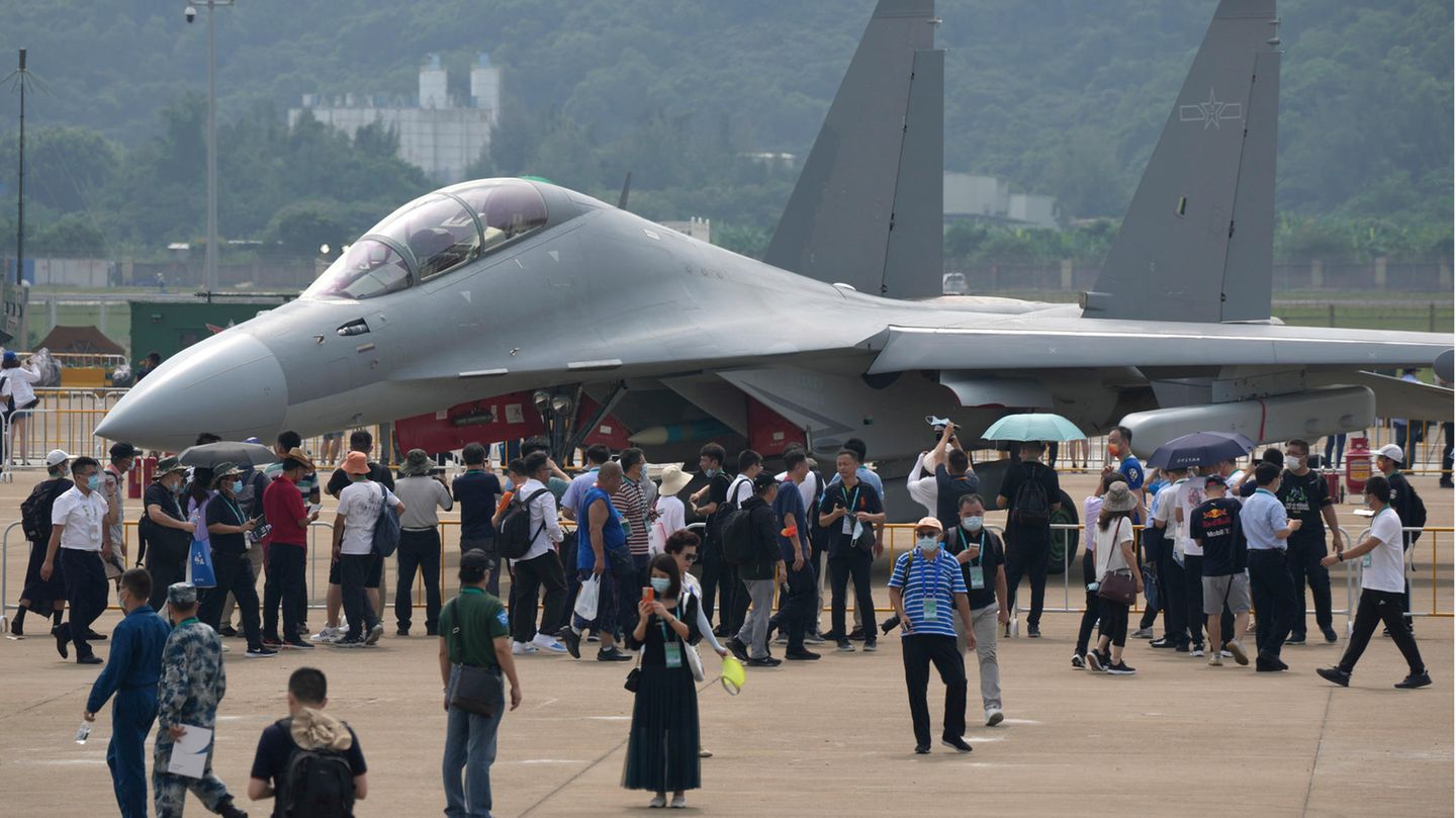 China wants to upgrade: air show shows new jets, drones and attack helicopters