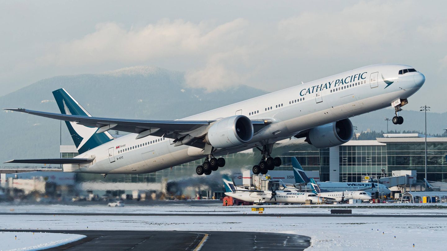 Boeing 777 von Cathay beim Start