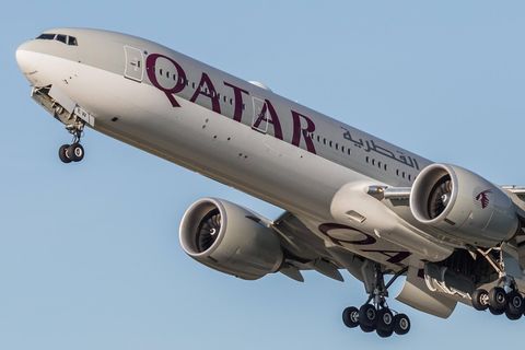 Jet von Qautar airways beim Start