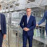 Von links Uwe Hochgeschurtz Xavier Chereau und Michael Lohscheller 516276