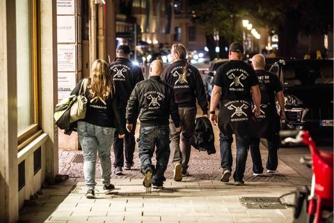 "Wodans Erben", eine rechtextremistische Bürgerwehrgruppe auf Patrouille in München