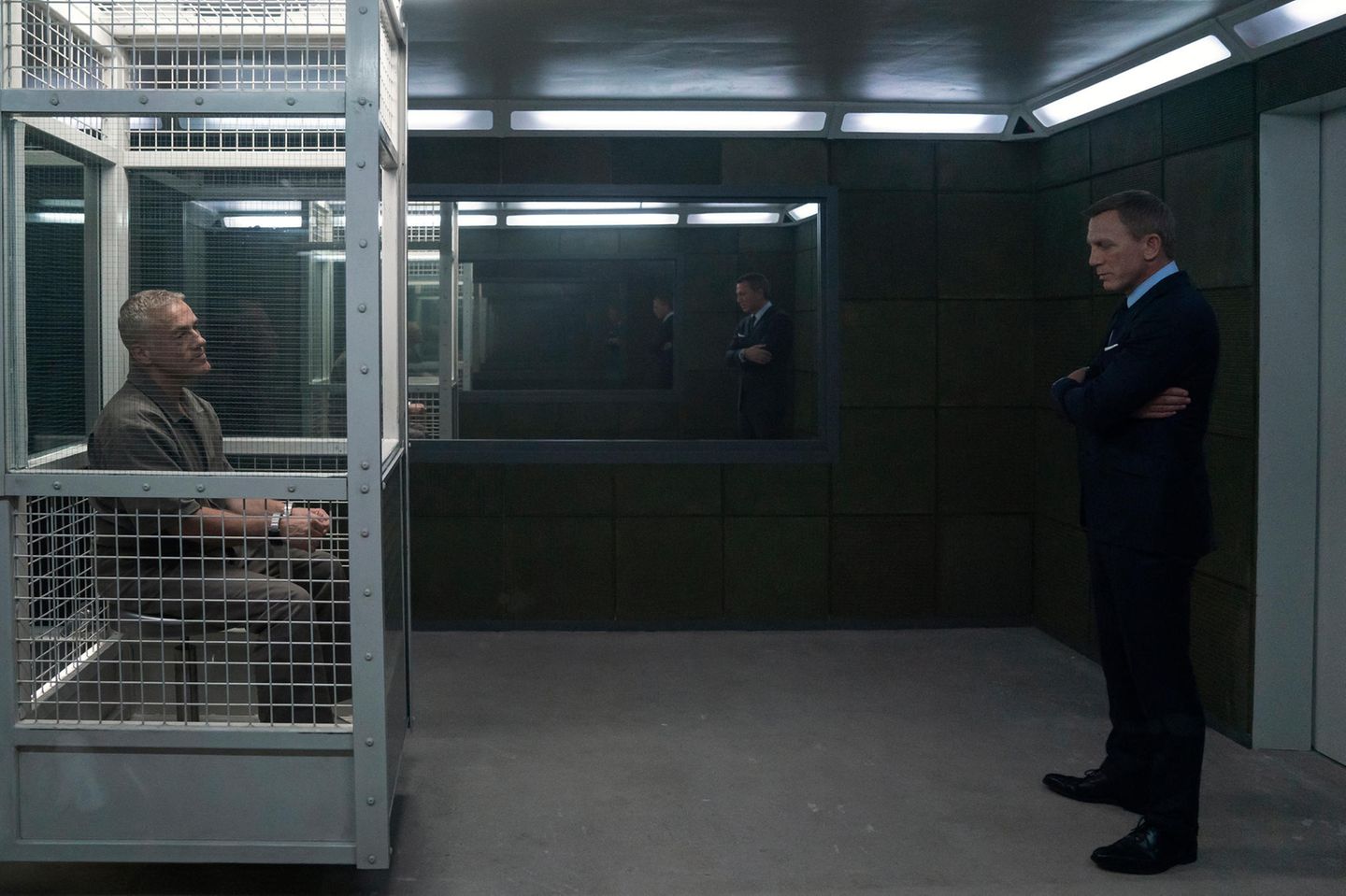 In dem neuen Bond-Abenteuer "Keine Zeit zu sterben" hat der von Waltz gespielte Blofeld erneut einen kurzen Auftritt: 007 besucht ihn im Hochsicherheitsgefängnis.
