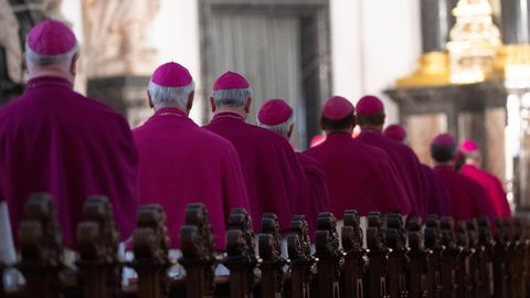 Bischöfe nehmen am Eröffnungsgottesdienst der Herbstvollversammlung der Deutschen Bischofskonferenz teil