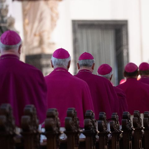 Bischöfe nehmen am Eröffnungsgottesdienst der Herbstvollversammlung der Deutschen Bischofskonferenz teil