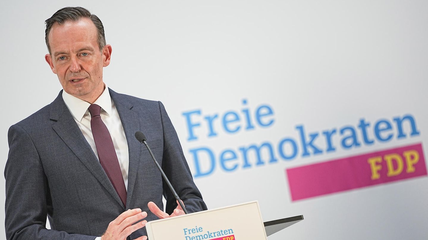 FDP-Generalsekretär Volker Wissing vor dem aktuellen FDP-Logo