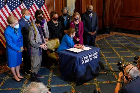 Nancy Pelosi verhindert Shutdown