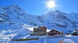 Auf der Kleine Scheidegg mit dem Hotel Bellevue des Alps