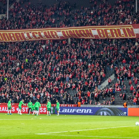 Fans von Union Berlin beim Europa-League-Spiel gegen Maccabi Haifa im Olympiastadion