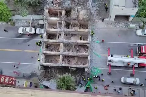 Video: Taiwan: Sechsstöckiges Gebäude stürzt auf Straße