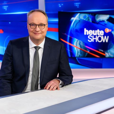 "heute-show": Moderator Oliver Welke im Studio.