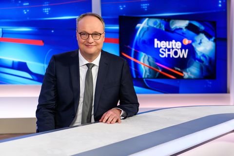 "heute-show": Moderator Oliver Welke im Studio.