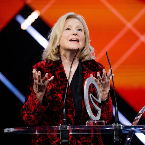 Kabarettistin Maren Kroymann redet auf der Bühne beim Deutschen Comedypreis