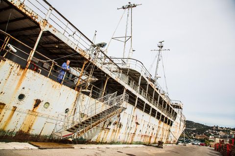 Die "Galeb" ist nicht irgendein Schiff. Sie ist die Amtsjacht des ehemaligen jugoslawischen Staatschefs Josip Broz Tito. 86.000 Seemeilen legte der Diktator mit ihr zurück. Ob Elizabeth Taylor, Sophia Loren, Kirk Douglas oder Richard Burton – niemand schlug eine Einladung zu einer Spritztour mit der schwimmenden jugoslawischen "Air Force One" aus. 