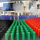 Gläsernes Miniatur-Parlament auf dem Hallmarkt: Welche dieser Farben künftig an der Regierung beteiligt sein werden, darum geht es nun während der Koalitionsgespräche.