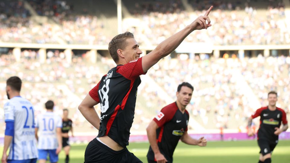 Nils Petersen vom SC Freiburg jubelt nach seinem Treffer