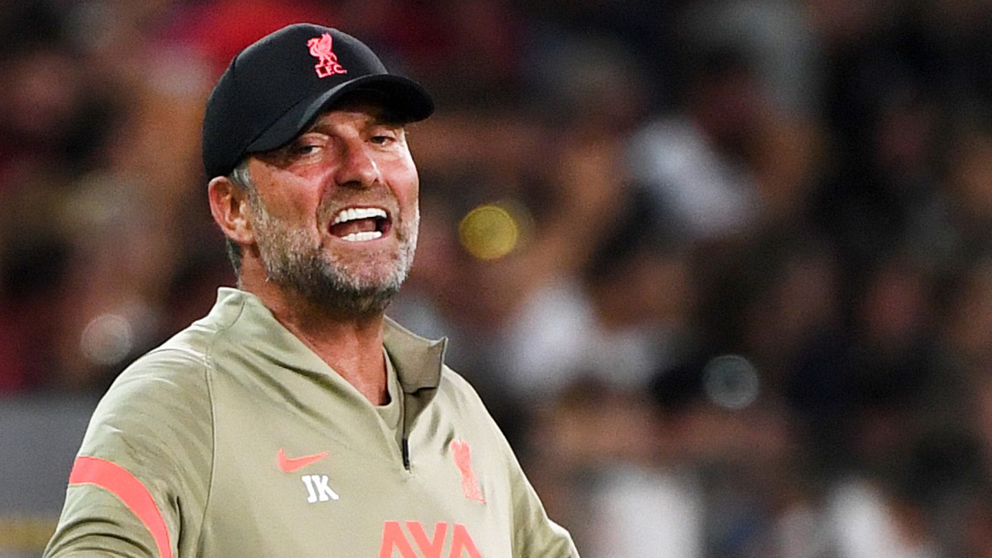 Jürgen Klopp breitet die Arme aus und schaut verständnislos