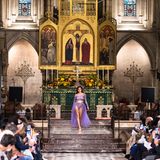 Modenschau in der Cathédrale américaine de Paris
