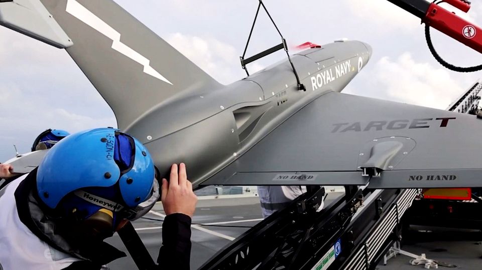 Royal Navy testet neue Jet-Drohnen auf Flugzeugträger